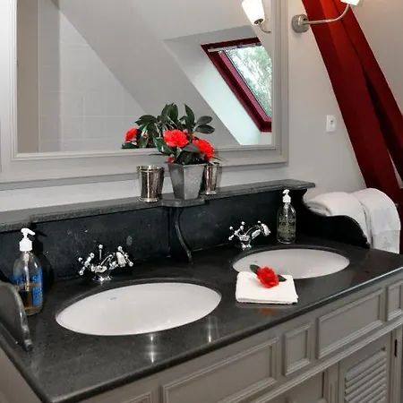 La Demeure De L'ile Bed & Breakfast 4*